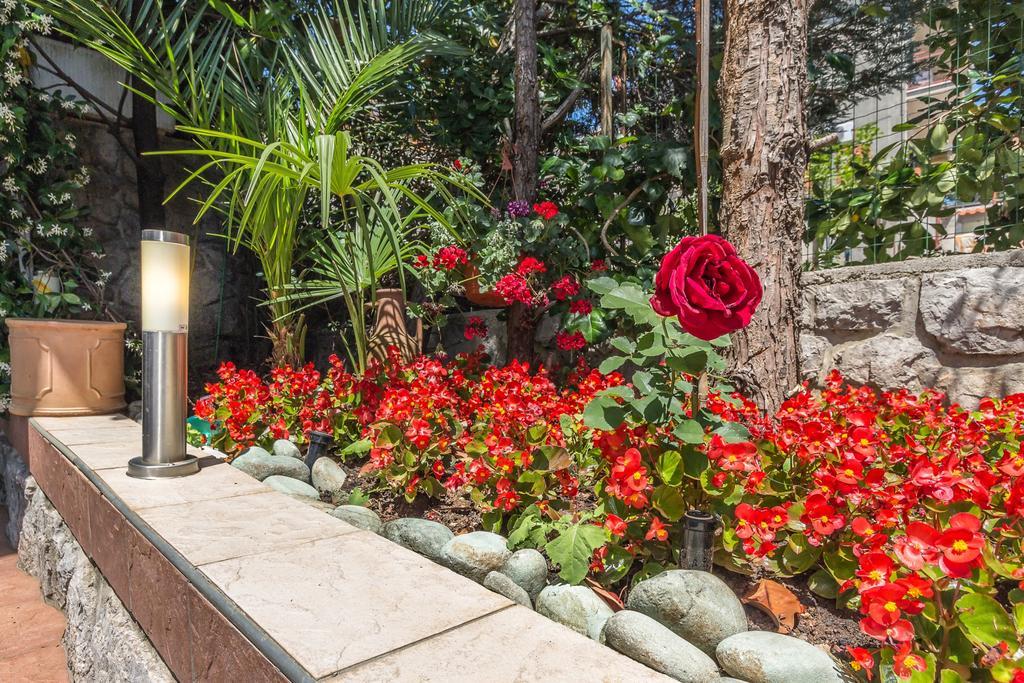 Villa Roses Apartments & Wellness Icici Luaran gambar