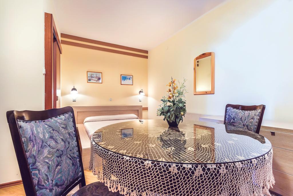 Villa Roses Apartments & Wellness Icici Luaran gambar