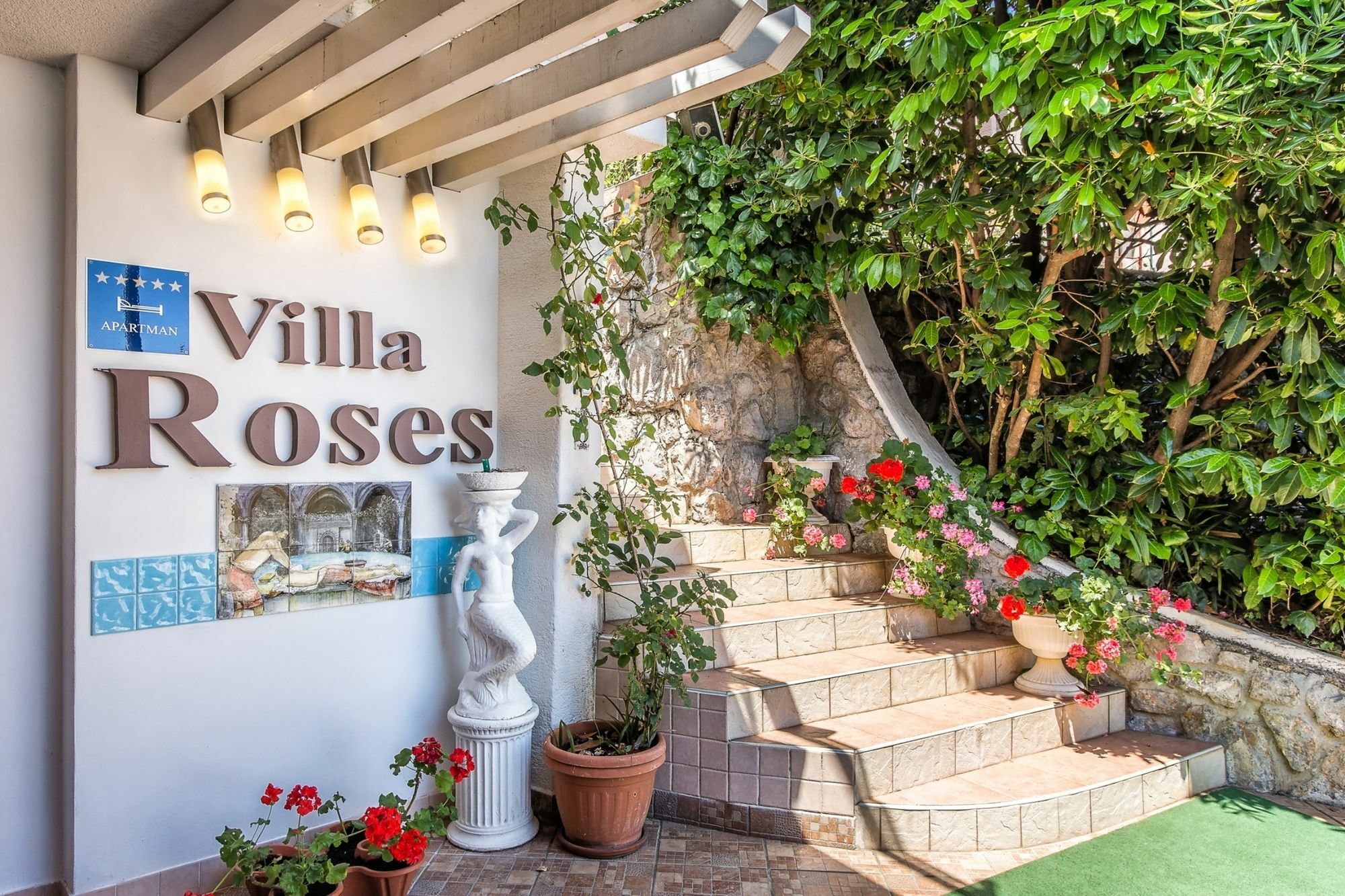 Villa Roses Apartments & Wellness Icici Luaran gambar